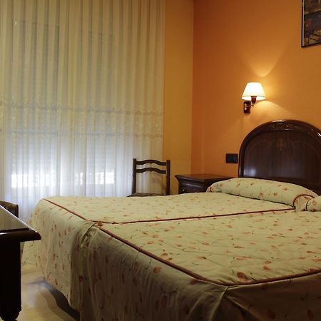 Hostal Ana Belen Madrid Bagian luar foto
