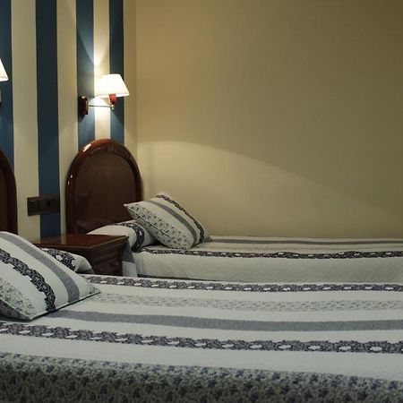 Hostal Ana Belen Madrid Bagian luar foto