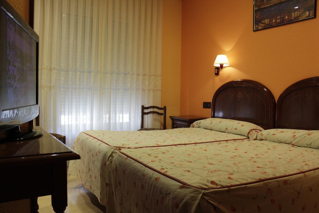 Hostal Ana Belen Madrid Bagian luar foto
