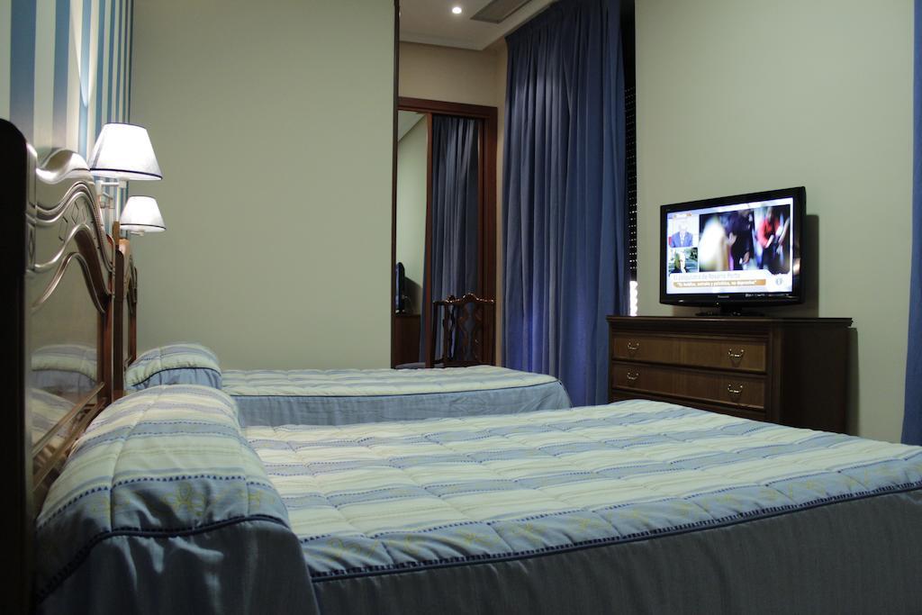 Hostal Ana Belen Madrid Bagian luar foto