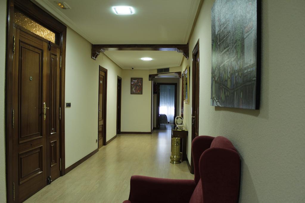 Hostal Ana Belen Madrid Bagian luar foto