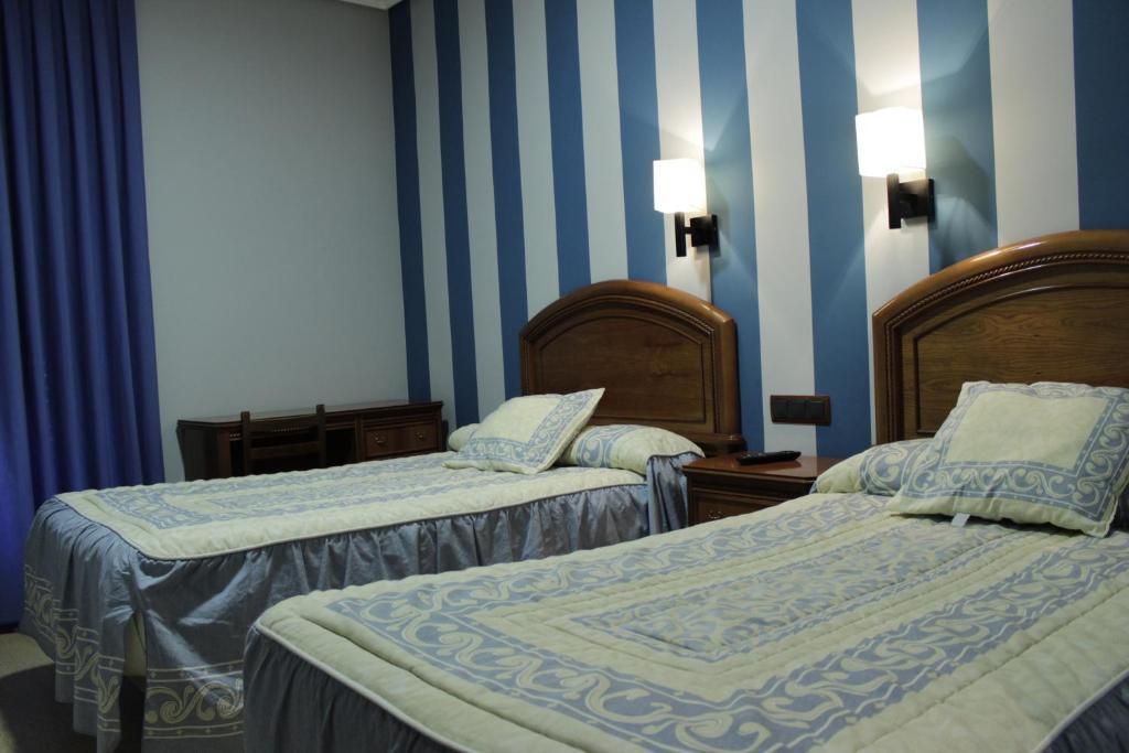 Hostal Ana Belen Madrid Bagian luar foto
