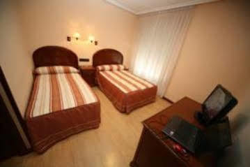 Hostal Ana Belen Madrid Bagian luar foto